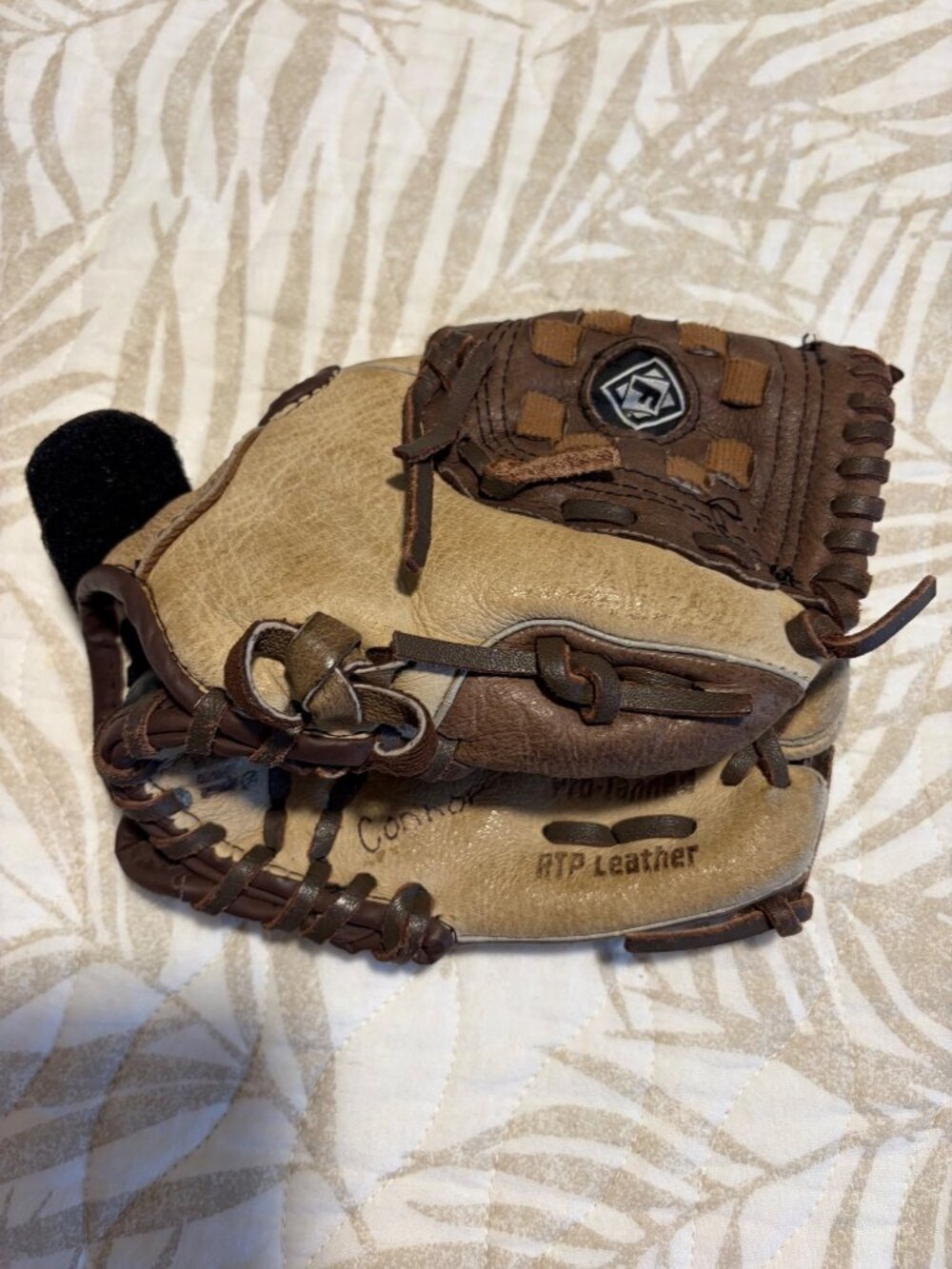 Franklin Pro-Tanned Leather Baseball Glove With Adjustable Strap Youth